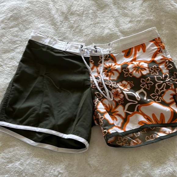 Short Réversible Gymboree Yacht Team - Taille 5 Garçon - Gris Rayures/blanc